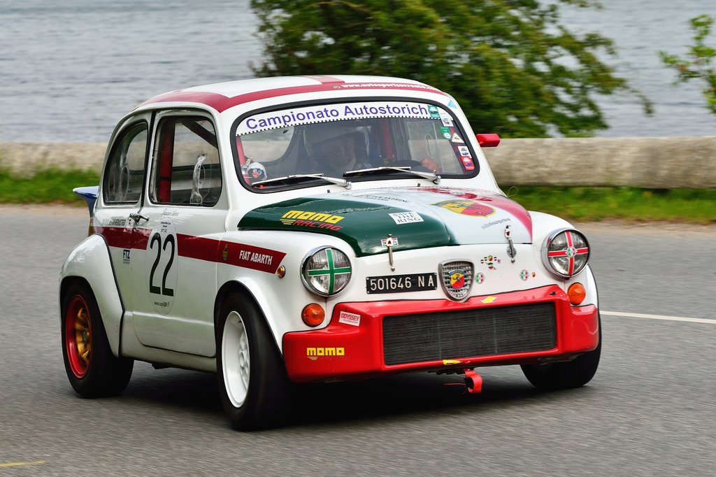 De små biler er blandt de mest hidsige. Francesco Aversa fra Odense stiller op i denne Fiat 600 fra 1969, en populær baneracer for 50 år siden.
(Foto: Michael Eisenberg)